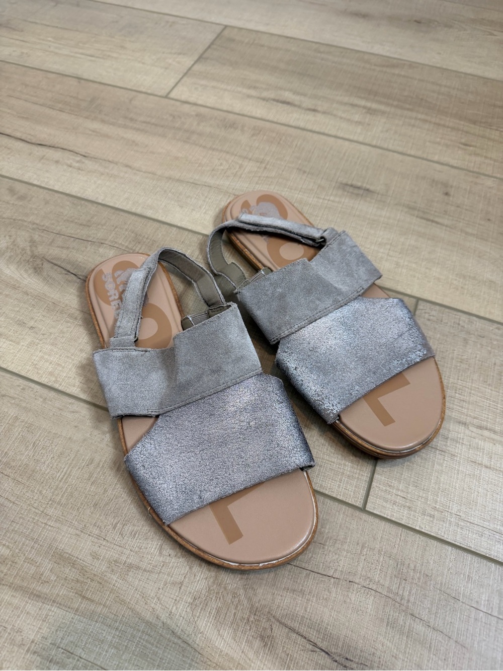 Sorel Ella II Sandals Womens 9 Gray Metallic Suede Slingback Sporty Flat
